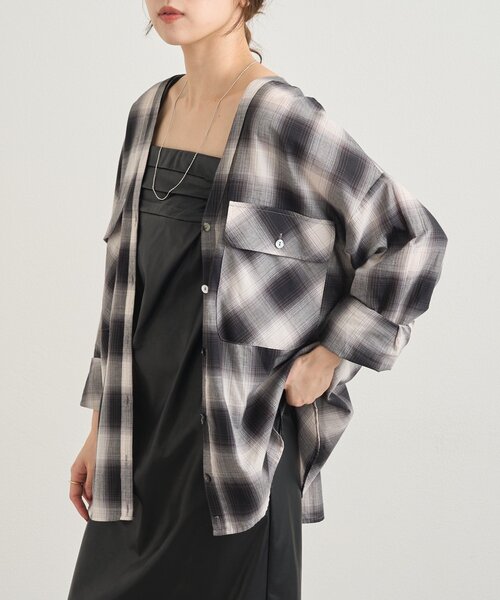 SHENERY(シーナリー)の「《秋のスタイリングに》Vネックオンブレチェックシャツ(シャツ/ブラウス・レディース・ブラック/ブラウン・FREE)」の12枚目の写真