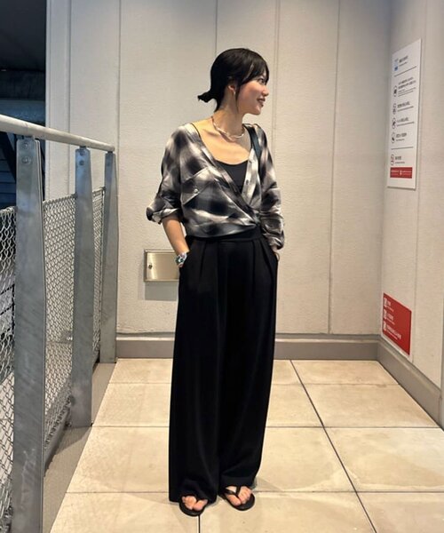 SHENERY(シーナリー)の「《秋のスタイリングに》Vネックオンブレチェックシャツ(シャツ/ブラウス・レディース・ブラック/ブラウン・FREE)」の16枚目の写真