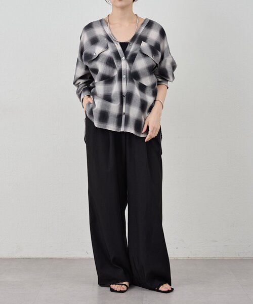 SHENERY(シーナリー)の「《秋のスタイリングに》Vネックオンブレチェックシャツ(シャツ/ブラウス・レディース・ブラック/ブラウン・FREE)」の19枚目の写真