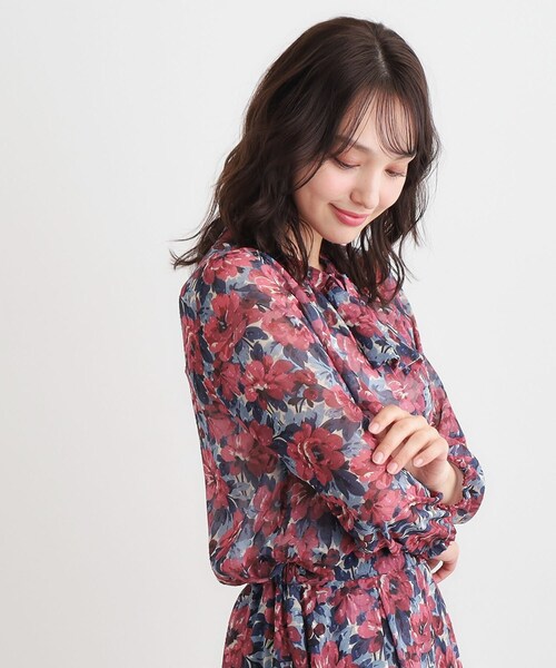 LAURA ASHLEY(ローラアシュレイ)の「【洗える/同柄アイテムあり】ケラウェイ柄 ドビーブラウス(シャツ/ブラウス・レディース・レッド系1/ネイビー系7・40/38)」の3枚目の写真