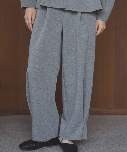OLUN（オルン）の「Loose wide punch pants/ルーズワイドポンチパンツ（スラックス・レディース・ベージュ/グレー/アイボリー・MEDIUM/SMALL）」の3枚目の写真