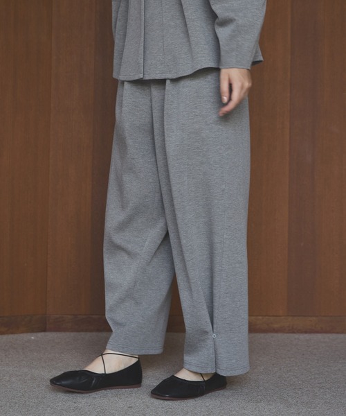 OLUN（オルン）の「Loose wide punch pants/ルーズワイドポンチパンツ（スラックス・レディース・ベージュ/グレー/アイボリー・MEDIUM/SMALL）」の17枚目の写真