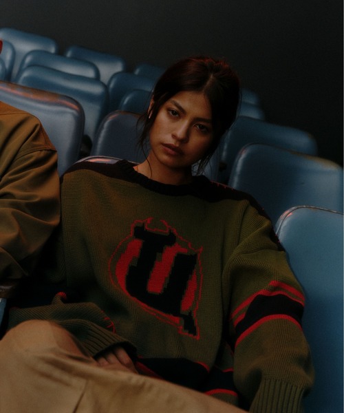 UNION（UNION TOKYO）（ユニオン）の「UNION TOKYO  PETTY SWEATER ユニオントーキョー（ニット/セーター・メンズ・オリーブ/ブラック・L/XL/S/M）」の3枚目の写真