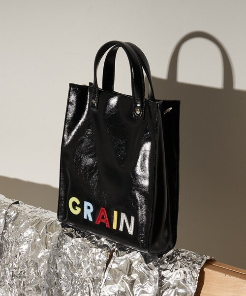 GRAIN(グレイン)の「【GRAIN/グレイン】ワッペンロゴフェイクレザートートバッグ(トートバッグ・レディース・ブラック・FREE)」の1枚目の写真