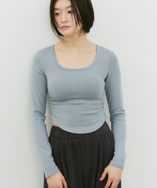 bita.（ビタ）の「スクエアネックサイドギャザーカップ付きロンT（Tシャツ/カットソー・レディース・ブルー/ブラウン/ホワイト/ブラック・FREE）」の4枚目の写真