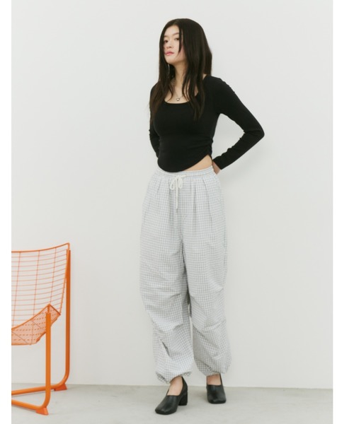 bita.（ビタ）の「スクエアネックサイドギャザーカップ付きロンT（Tシャツ/カットソー・レディース・ブルー/ブラウン/ホワイト/ブラック・FREE）」の20枚目の写真