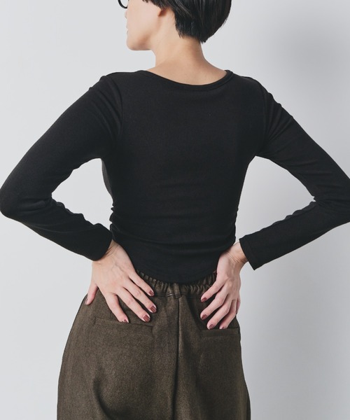 bita.（ビタ）の「スクエアネックサイドギャザーカップ付きロンT（Tシャツ/カットソー・レディース・ブルー/ブラウン/ホワイト/ブラック・FREE）」の8枚目の写真