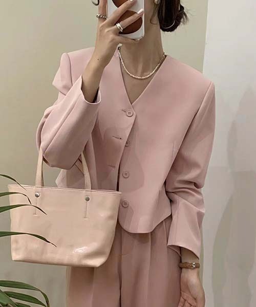 FREE STYLISTS(フリー スタイリスト)の「YUGA_YGMC V-neck cropped jacket(ノーカラージャケット・レディース・グリーン/ベビーピンク/オフホワイト・FREE)」の3枚目の写真