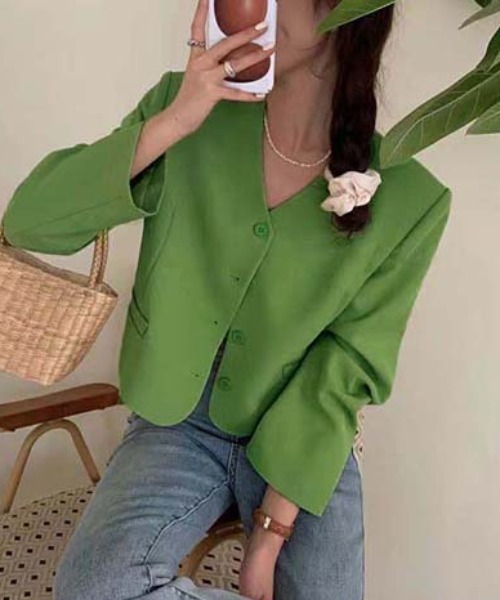 FREE STYLISTS(フリー スタイリスト)の「YUGA_YGMC V-neck cropped jacket(ノーカラージャケット・レディース・グリーン/ベビーピンク/オフホワイト・FREE)」の1枚目の写真