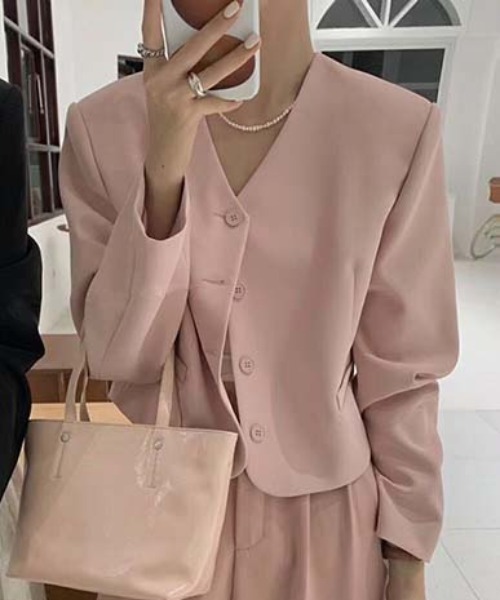 FREE STYLISTS(フリー スタイリスト)の「YUGA_YGMC V-neck cropped jacket(ノーカラージャケット・レディース・グリーン/ベビーピンク/オフホワイト・FREE)」の9枚目の写真