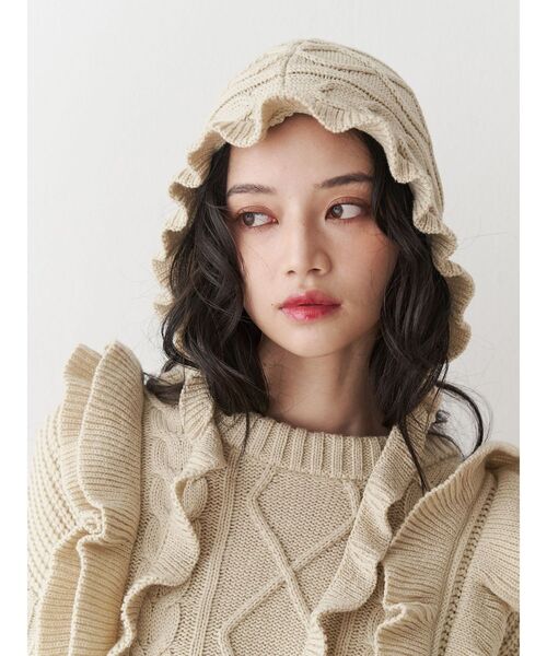jouetie（ジュエティ）の「フリルケーブルバラクラバ　ニットフード　ニットキャップ（ニットキャップ/ビーニー・レディース・アイボリー/ブラック/レッド・FREE）」の8枚目の写真