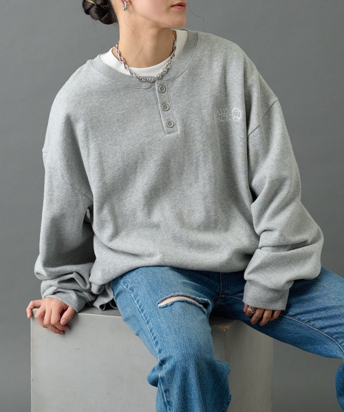 COLONY 2139（コロニートゥーワンスリーナイン）の「刺繍ヘンリーネックスウェット（スウェット・メンズ・グレー/ブラック/ネイビー・MEDIUM/LARGE）」の2枚目の写真