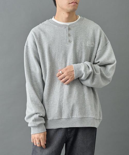COLONY 2139（コロニートゥーワンスリーナイン）の「刺繍ヘンリーネックスウェット（スウェット・メンズ・グレー/ブラック/ネイビー・MEDIUM/LARGE）」の8枚目の写真