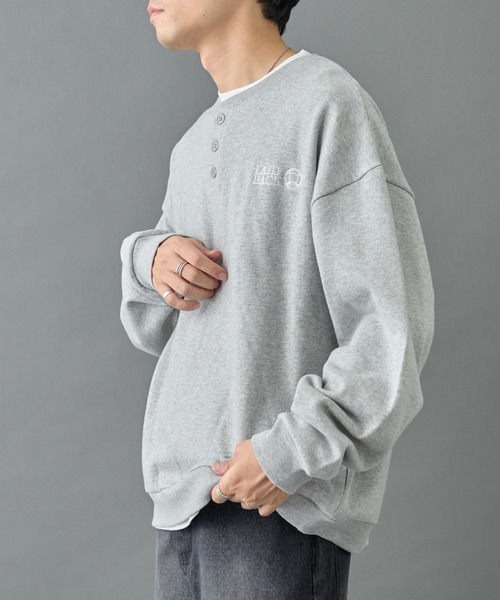COLONY 2139（コロニートゥーワンスリーナイン）の「刺繍ヘンリーネックスウェット（スウェット・メンズ・グレー/ブラック/ネイビー・MEDIUM/LARGE）」の9枚目の写真