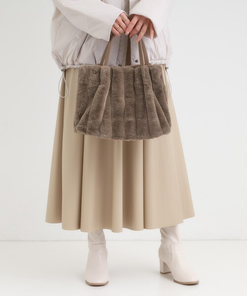 SHOO・LA・RUE（シューラルー）の「【高レビュー/2WAY】きれい見えで上品な ストライプファートートバッグ（トートバッグ・レディース・ライトグレー/ベージュ/ブラック/ブラウン系/チャコールグレー/アイボリー・00）」の5枚目の写真