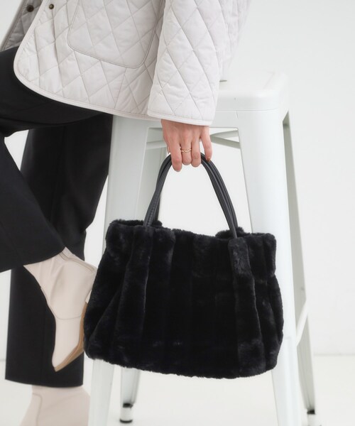 SHOO・LA・RUE（シューラルー）の「【高レビュー/2WAY】きれい見えで上品な ストライプファートートバッグ（トートバッグ・レディース・ライトグレー/ベージュ/ブラック/ブラウン系/チャコールグレー/アイボリー・00）」の3枚目の写真