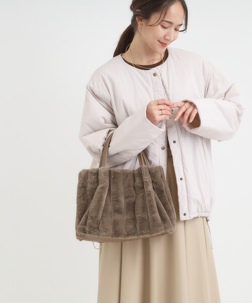 SHOO・LA・RUE(シューラルー)の「【高レビュー/2WAY】きれい見えで上品な ストライプファートートバッグ(トートバッグ・レディース・ライトグレー/ベージュ/ブラック/ブラウン系/チャコールグレー/アイボリー・00)」の11枚目の写真
