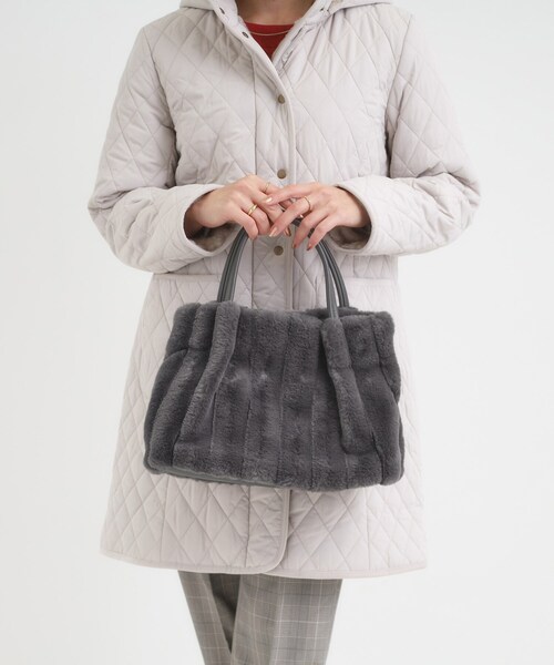 SHOO・LA・RUE(シューラルー)の「【高レビュー/2WAY】きれい見えで上品な ストライプファートートバッグ(トートバッグ・レディース・ライトグレー/ベージュ/ブラック/ブラウン系/チャコールグレー/アイボリー・00)」の17枚目の写真