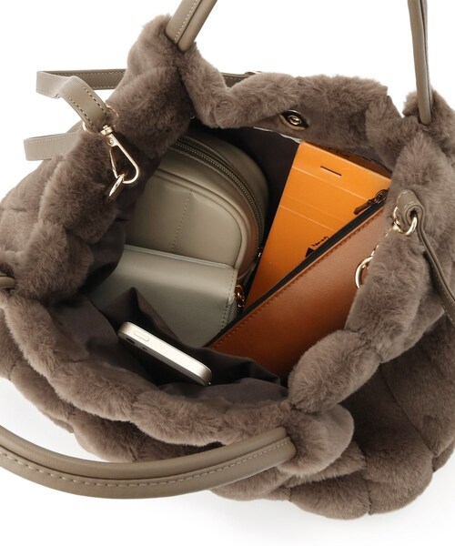 SHOO・LA・RUE（シューラルー）の「【高レビュー/2WAY】きれい見えで上品な ストライプファートートバッグ（トートバッグ・レディース・ライトグレー/ベージュ/ブラック/ブラウン系/チャコールグレー/アイボリー・00）」の21枚目の写真