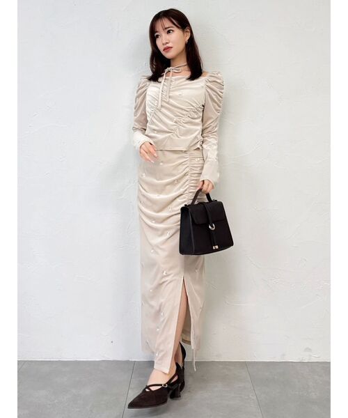 dazzlin（ダズリン）の「フラワーシシュウベロアスカート（スカート・レディース・ベージュ/ブラック・SMALL/MEDIUM）」の2枚目の写真