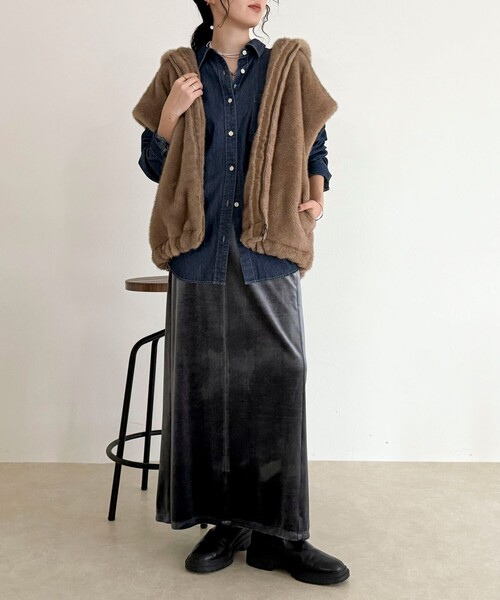 fredy emue（フレディエミュ）の「フェイクファーフードベスト（ベスト・レディース・ライトグレー/ブラウン・38）」の16枚目の写真