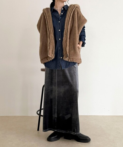 fredy emue（フレディエミュ）の「フェイクファーフードベスト（ベスト・レディース・ライトグレー/ブラウン・38）」の13枚目の写真