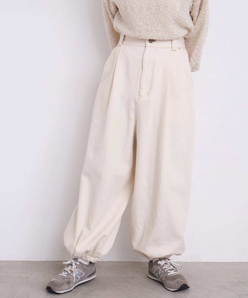 l'atelier du savon（アトリエドサボン）の「_たゆたゆデニムパンツ（デニムパンツ・レディース・オフホワイト/ブラック・FREE）」の2枚目の写真