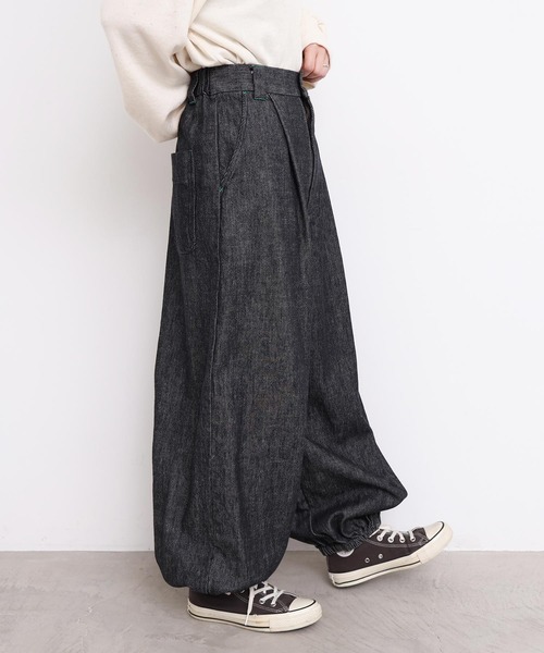 l'atelier du savon（アトリエドサボン）の「_たゆたゆデニムパンツ（デニムパンツ・レディース・オフホワイト/ブラック・FREE）」の7枚目の写真