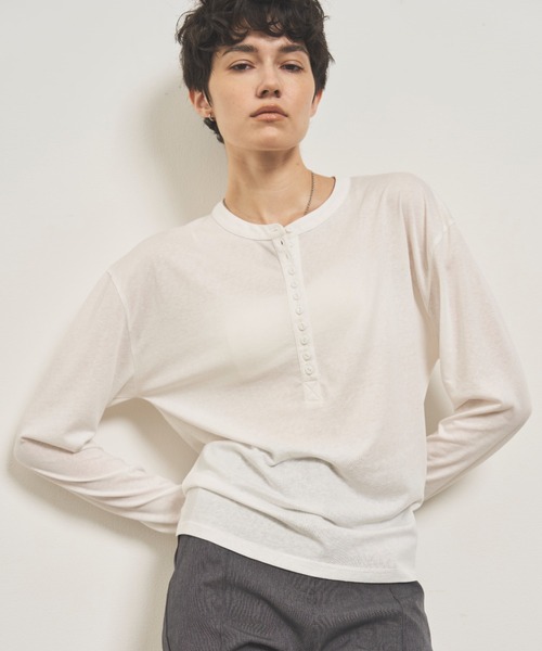 VION(ヴィオン)の「ヘンリーネックシアーロングスリーブティー / HenleyNeck Sheer Long Sleeve TEE(Tシャツ/カットソー・レディース・ホワイト/ブルー/ブラック・FREE)」の17枚目の写真