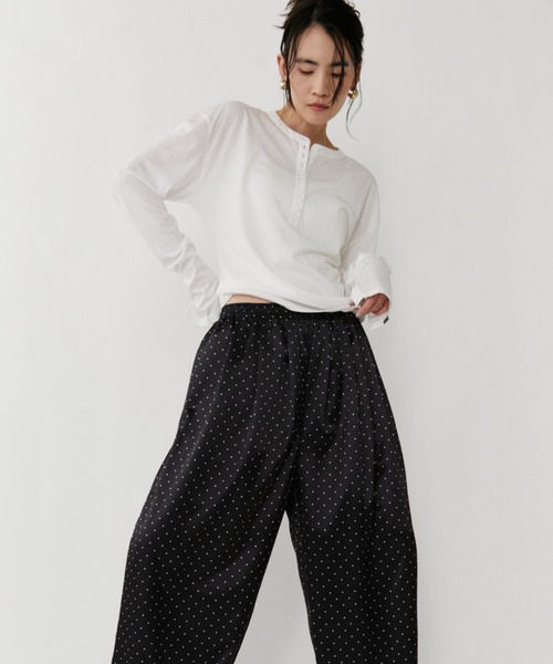 VION(ヴィオン)の「ヘンリーネックシアーロングスリーブティー / HenleyNeck Sheer Long Sleeve TEE(Tシャツ/カットソー・レディース・ホワイト/ブルー/ブラック・FREE)」の11枚目の写真