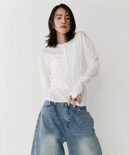 VION(ヴィオン)の「ヘンリーネックシアーロングスリーブティー / HenleyNeck Sheer Long Sleeve TEE(Tシャツ/カットソー・レディース・ホワイト/ブルー/ブラック・FREE)」の15枚目の写真
