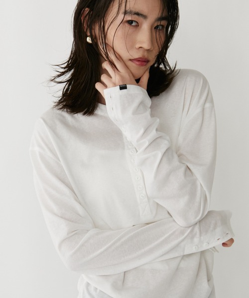 VION(ヴィオン)の「ヘンリーネックシアーロングスリーブティー / HenleyNeck Sheer Long Sleeve TEE(Tシャツ/カットソー・レディース・ホワイト/ブルー/ブラック・FREE)」の16枚目の写真