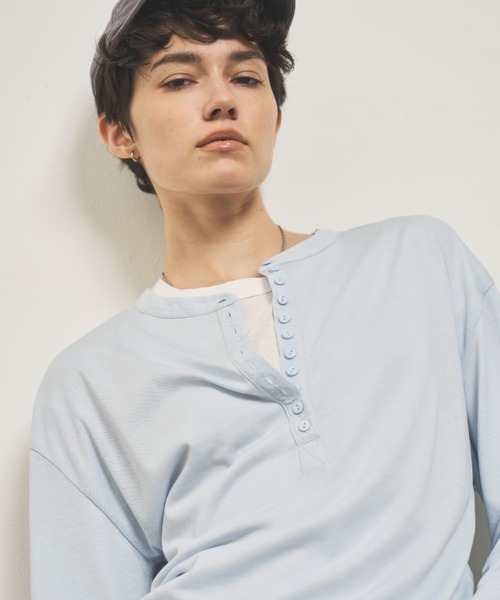 VION(ヴィオン)の「ヘンリーネックシアーロングスリーブティー / HenleyNeck Sheer Long Sleeve TEE(Tシャツ/カットソー・レディース・ホワイト/ブルー/ブラック・FREE)」の9枚目の写真
