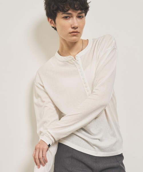 VION(ヴィオン)の「ヘンリーネックシアーロングスリーブティー / HenleyNeck Sheer Long Sleeve TEE(Tシャツ/カットソー・レディース・ホワイト/ブルー/ブラック・FREE)」の18枚目の写真