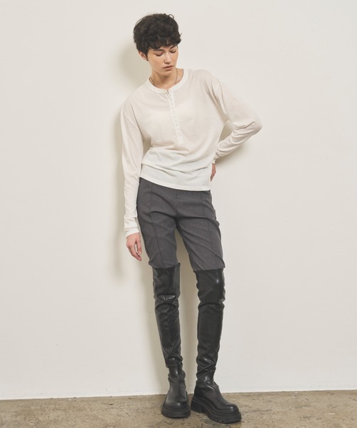VION(ヴィオン)の「ヘンリーネックシアーロングスリーブティー / HenleyNeck Sheer Long Sleeve TEE(Tシャツ/カットソー・レディース・ホワイト/ブルー/ブラック・FREE)」の19枚目の写真