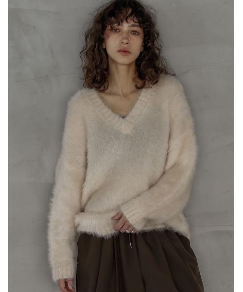 Re:EDIT（リエディ）の「[2025AW COLLECTION]ネコヤーンVネックニットプルオーバー（ニット/セーター・レディース・グレイッシュベージュ/アイボリー/グレー・FREE）」の2枚目の写真