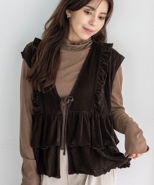 VitaFelice（ヴィータフェリーチェ）の「ベロアフリルティアードベスト（ベスト・レディース・ブラック/ボルドー/ブラウン・FREE）」の4枚目の写真