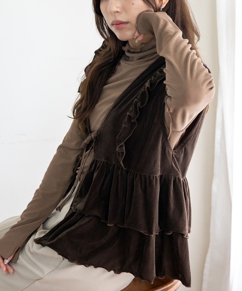 VitaFelice（ヴィータフェリーチェ）の「ベロアフリルティアードベスト（ベスト・レディース・ブラック/ボルドー/ブラウン・FREE）」の6枚目の写真