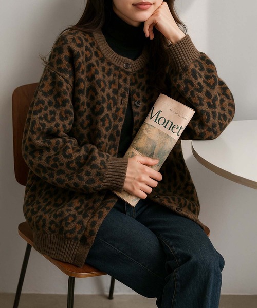 VIBGYOR(ヴィブジョー)の「【Korea Select】 ヒョウ柄カーディガン(CN)(カーディガン/ボレロ・レディース・グレー/ダークブラウン・FREE)」の4枚目の写真