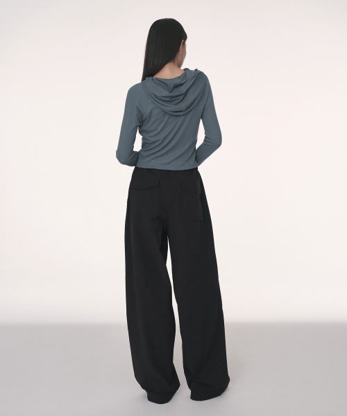 MUSINSA STANDARD WOMAN（ムシンサスタンダードウーマン）の「ウィメンズ裏起毛ナイロンパラシュートパンツ[ブラック]（スウェットパンツ・レディース・その他・30/24/26/28）」の2枚目の写真