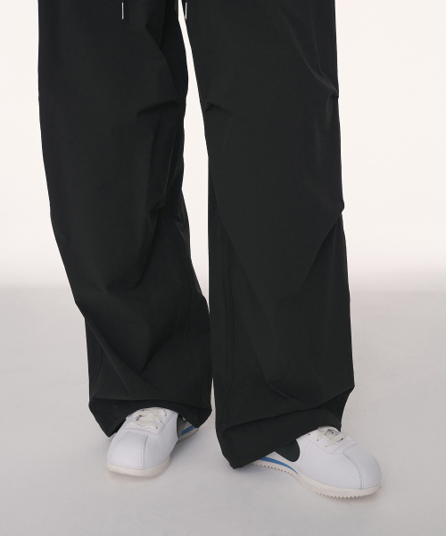 MUSINSA STANDARD WOMAN（ムシンサスタンダードウーマン）の「ウィメンズ裏起毛ナイロンパラシュートパンツ[ブラック]（スウェットパンツ・レディース・その他・30/24/26/28）」の8枚目の写真