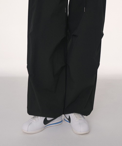 MUSINSA STANDARD WOMAN（ムシンサスタンダードウーマン）の「ウィメンズ裏起毛ナイロンパラシュートパンツ[ブラック]（スウェットパンツ・レディース・その他・30/24/26/28）」の9枚目の写真