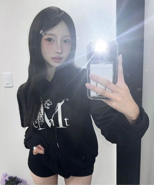 MUCENT(ムセント)の「サハラグラデーションヒョピクロスフードティ男女共用(2カラー)(パーカー・レディース・ブラック/グレー・FREE)」の12枚目の写真