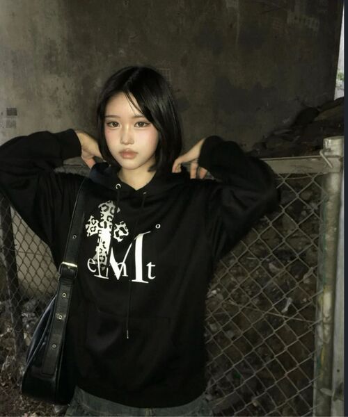 MUCENT(ムセント)の「サハラグラデーションヒョピクロスフードティ男女共用(2カラー)(パーカー・レディース・ブラック/グレー・FREE)」の14枚目の写真