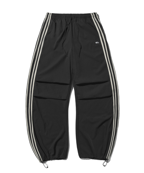 F.ILLUMINATE（フィルミネイト）の「ナイロンツーピンタックトラックパンツ-ブラック（スウェットパンツ・メンズ・その他・LARGE/MEDIUM/SMALL/X-SMALL）」の5枚目の写真