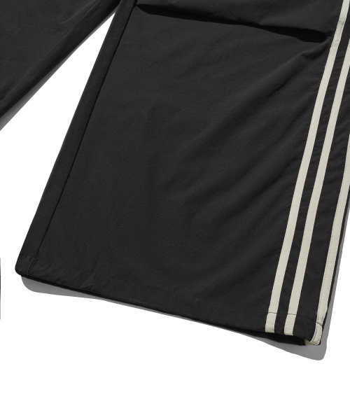 F.ILLUMINATE（フィルミネイト）の「ナイロンツーピンタックトラックパンツ-ブラック（スウェットパンツ・メンズ・その他・LARGE/MEDIUM/SMALL/X-SMALL）」の15枚目の写真