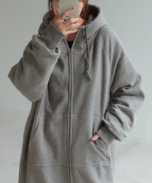 HUG.U(ハグユー)の「全身暖か 裏ボア ダブルジップロングパーカー(パーカー・レディース・モカ/ブラック/グレー・FREE)」の5枚目の写真