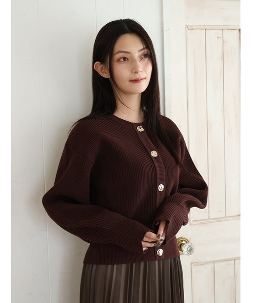 fifth（フィフス）の「ゴールドボタンニットカーディガン（カーディガン/ボレロ・レディース・ブラウン/チャコールグレー/ベージュ・M）」の4枚目の写真