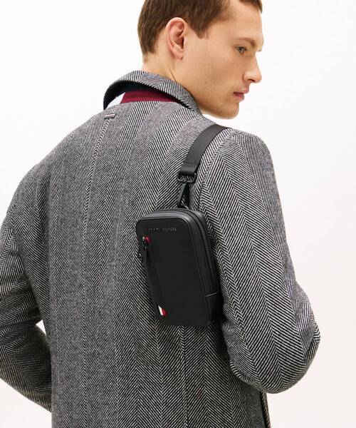 TOMMY HILFIGER(トミーヒルフィガー)の「コープフォンクロスボディバッグ(ボディバッグ/ウエストポーチ・メンズ・ブラック・FREE)」の3枚目の写真