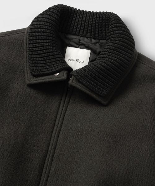 NONBLANK（ノンブランク）の「ニットカラーウールブレンドショートジャケット_DARK GREY（その他アウター・メンズ・チャコール・LARGE/MEDIUM/X-LARGE）」の4枚目の写真